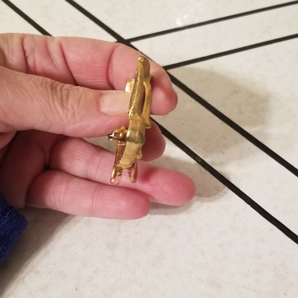 Retro gold tone horse brooch - Picture 6 of 11